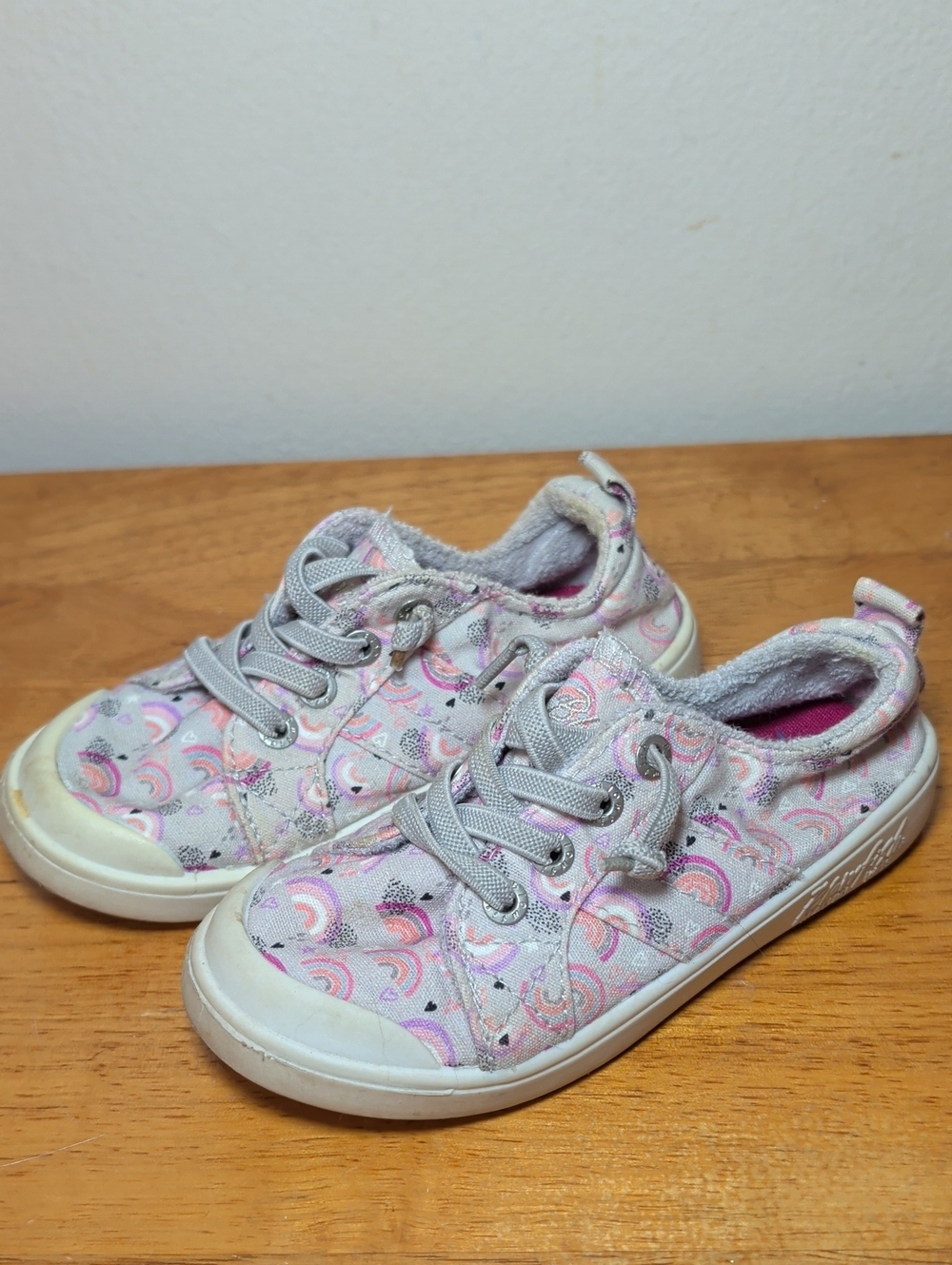 Blowfish Malibu Kids' Fruit-K Sneakers Gray Rainbow Magic Pattern Girls Size 8